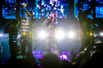 La banda de Matt Bellamy presentó en Buenos Aires su disco editado el año pasado, Simulation Theory, entre luces de led y neón