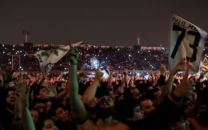 La banda de rock La Renga se presentó esta noche en el estadio de Huracán, ante casi 100 mil personas
