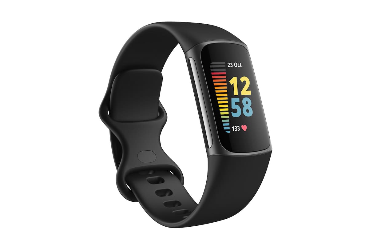 La banda deportiva de Fitibit suma una pantalla AMOLED a color, una mejora que permite ofrecer un mayor brillo y visibilidad al aire libre