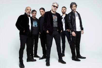 La banda liderada por Manuel Moretti dará el próximo domingo un show especial en el Estadio Único junto a un combinado de artistas locales invitados