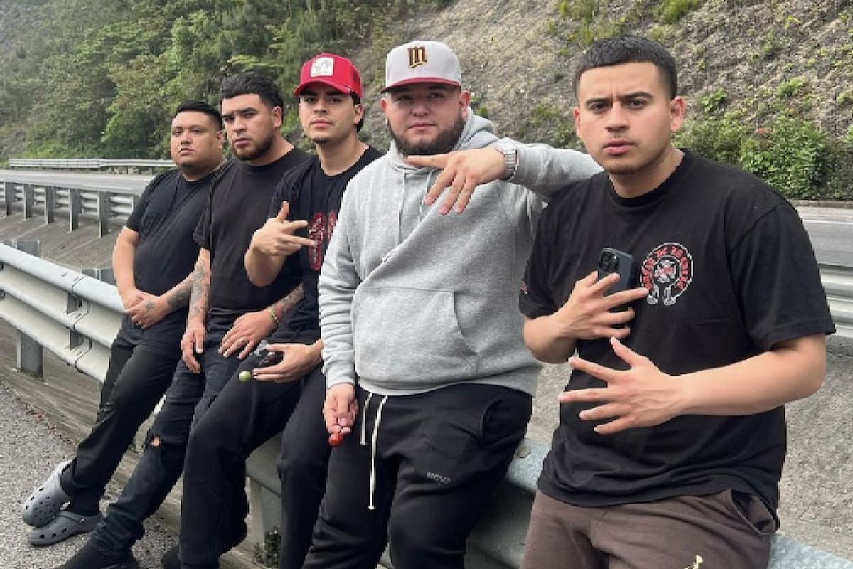 La banda mexicana Fuerza Regida sufrió un intento de asalto y una persona murió en el incidente