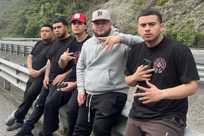 La banda mexicana Fuerza Regida sufrió un intento de asalto y una persona murió en el incidente