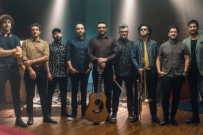 La banda uruguaya editó un álbum de versiones para celebrar sus 25 años de carrera.