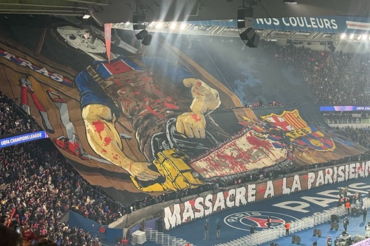 La bandera "a lo Leatherface" exhibida por la hinchada de PSG