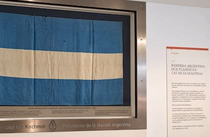 La bandera argentina que flameó en las islas en 1966 estaba exhibida en el museo desde su fundación