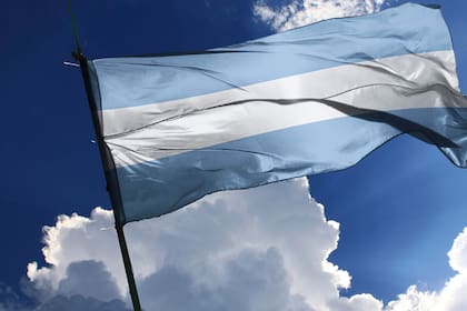 La bandera de la República Libre de Verdis es casi igual a la argentina y evoca cielos despejados, modernidad y limpieza.