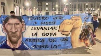 La bandera de Lionel Messi que ya es un clásico en Qatar