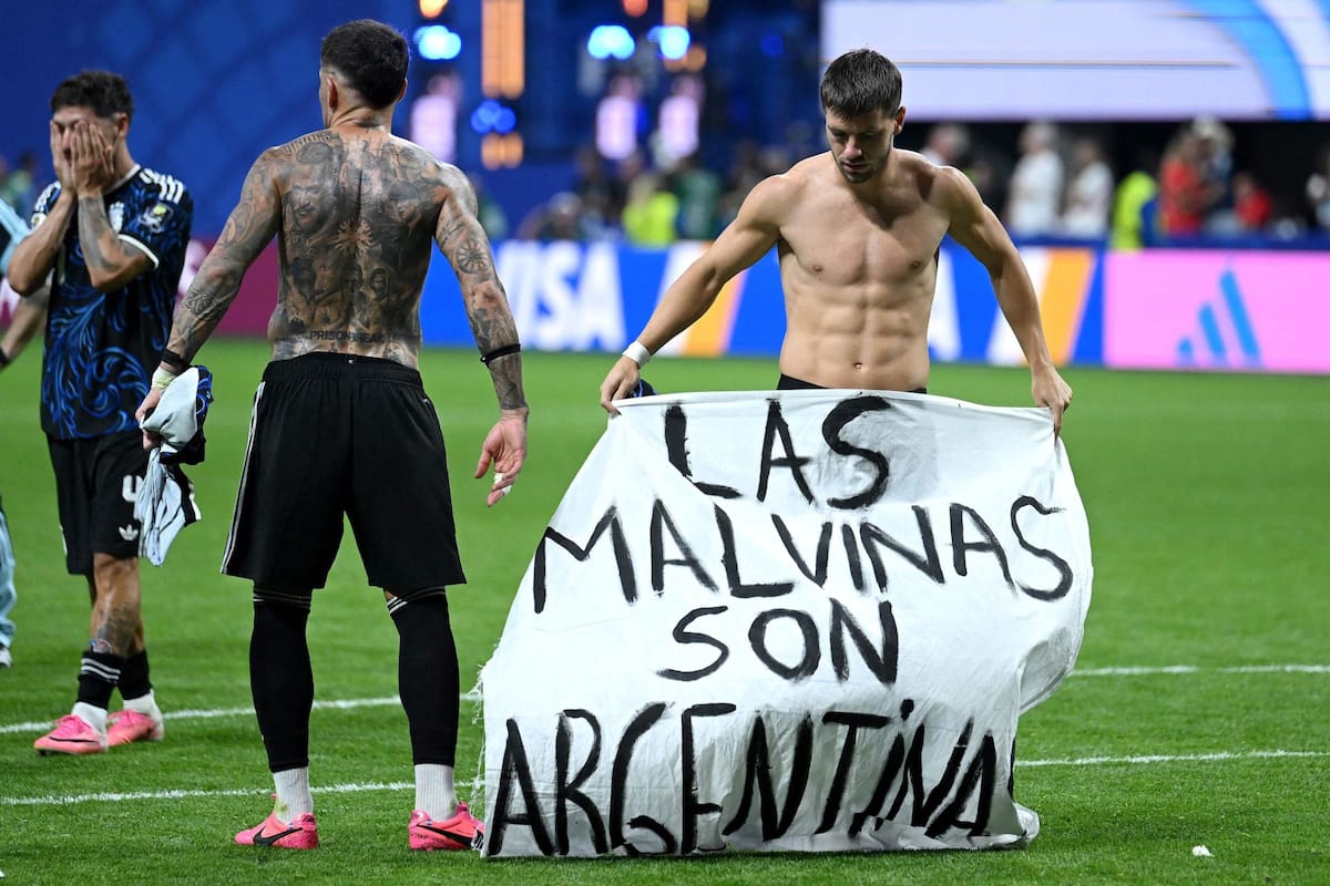 La bandera de Malvinas, en la cancha