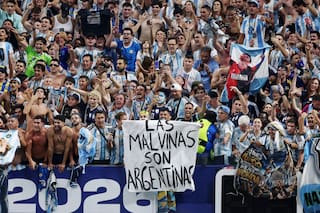 La increíble historia de la bandera de Malvinas: quién la hizo, dónde está y por qué puede viajar a la final
