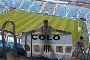 Es coleccionista de objetos de mundiales pero este año no pudo viajar a Estados Unidos