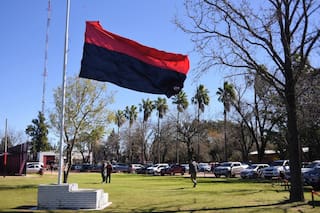 Los gestos de una ciudad que vive un día distinto en homenaje a ese "rosarino de alma y corazón"