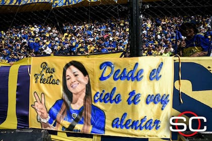 La bandera en homenaje a Paola Fleitas, la hincha de Boca fallecida en Mendoza