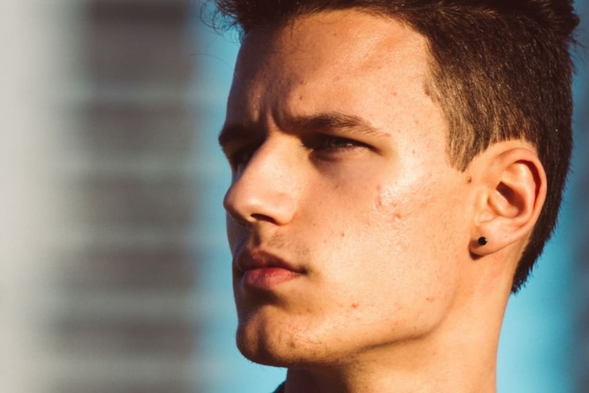 La barbilla partida es un rasgo genético (Foto: iStock / Warner Bros. Pictures)