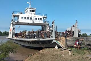 Con una barcaza del Ejército resolvieron un grave y urgente problema en las islas entrerrianas