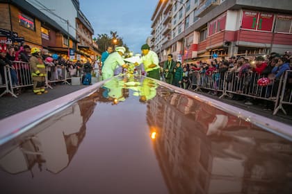 La barra de chocolate, que se extenderá por Mitre, medirá 222 metros