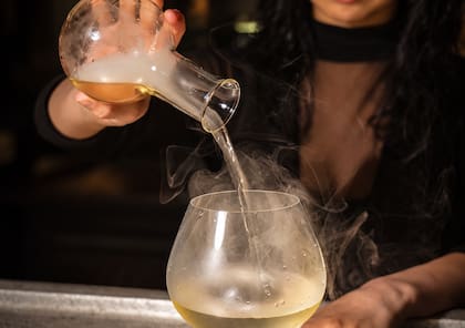 La barra de Florenzia Bar ofrecerá cócteles presentados como pócimas, a partir de la carta diseñada por la bartender Agostina Elena