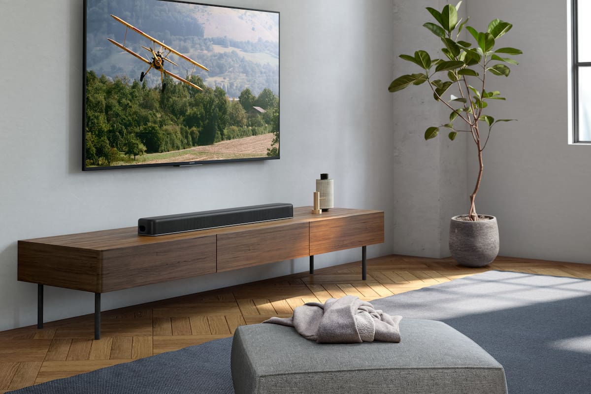 La barra de sonido HT-X8500 de Sony cuenta con las tecnologías Dolby Atmos, DTS X y Vertical Surround Engine, además de disponer de un conector de cable óptico y Bluetooth