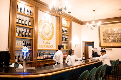 La barra del bar de Casa República