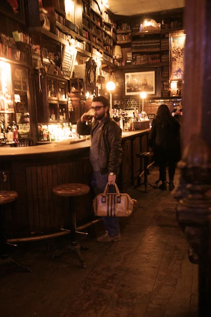 La barra del bar reúne glamour y anécdotas por igual