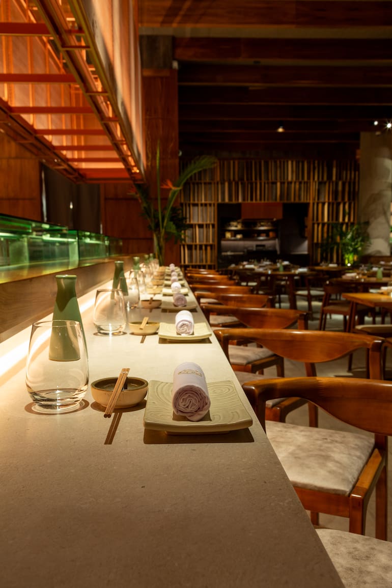 La barra, espacio predilecto para degustar cocina nikkei.