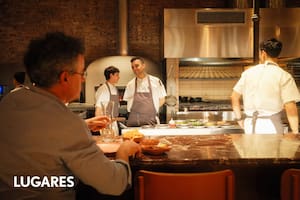 La casa chorizo que revivió con un restaurante donde manda el fuego y no todo es carne