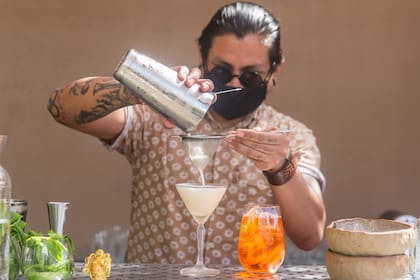 La barra, siempre activa.