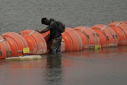 La barrera flotante de Texas ha permanecido en una disputa legal desde su colocación