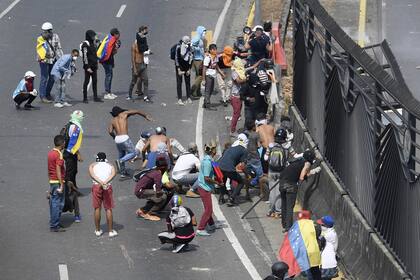 La base aérea La Carlota fue escenario ayer de enfrentamientos