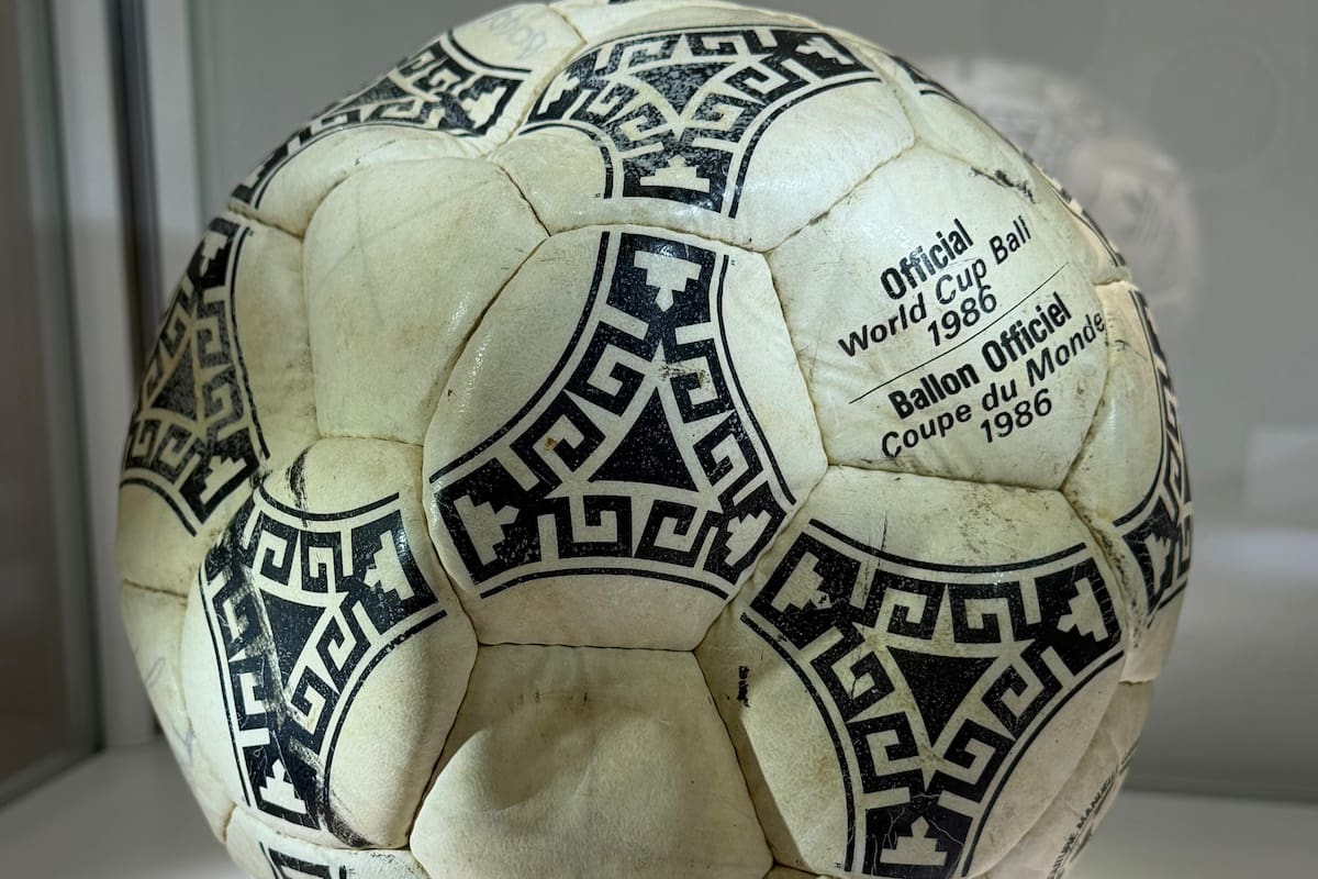 La base de la subasta de la pelota de los goles de Maradona a Inglaterra es de US$2,5 millones