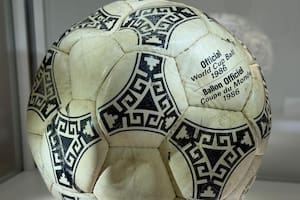 Subastan la pelota del gol de la “Mano de Dios”