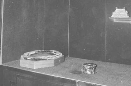 La base en donde estaba expuesta la Copa Julest Rimet, de donde fue robada en 1983