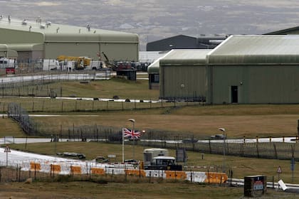La base militar de Mount Pleasant, la fortaleza construida por Gran Bretaña tres años después de la Guerra de las Mavinas