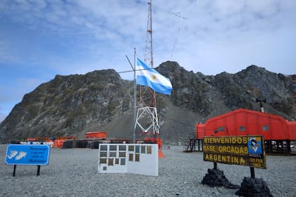 La Base Orcadas, ubicada en las islas Orcadas del Sur, es la estación antártica en funcionamiento más antigua del mundo. Desde 1904 mantiene una actividad científica ininterrumpida