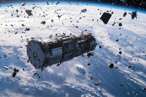 Cómo el boom de satélites llena de basura la órbita y qué riesgos genera en la Tierra