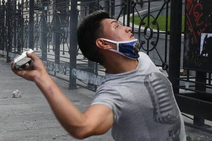 La batalla contra los policías