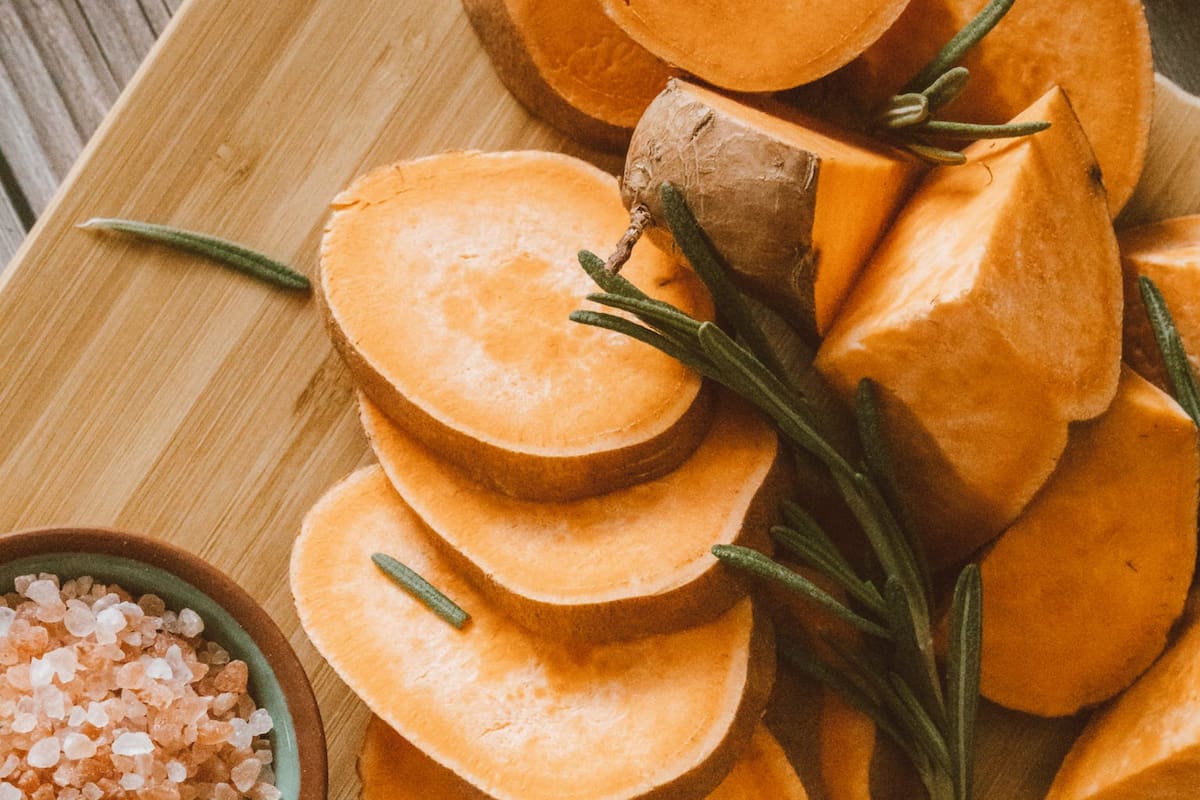 La batata ofrece diversos beneficios para la salud y se recomienda agregarla a las comidas (Foto Pexels)