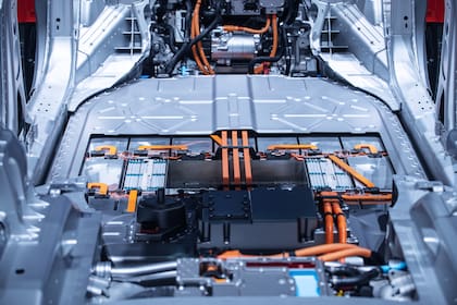 La batería de un auto híbrido tiene una vida útil promedio de alrededor de ocho años
