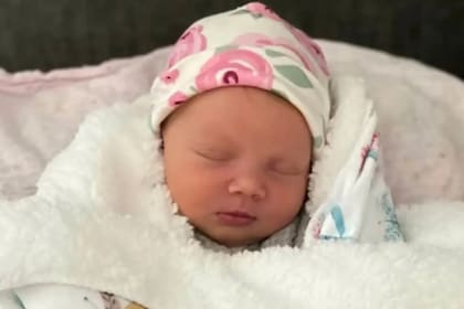 La beba, hallada en uno de los 148 buzones infantiles que, se estima, funcionan en EE.UU., fue finalmente adoptada a través de un proceso legal que libera a los padres biológicos de cualquier responsabilidad