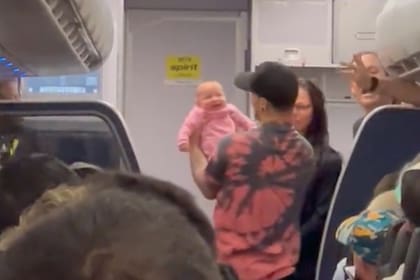 La bebé se salvó gracias a la rápida respuesta de Tamara, una enfermera que viajaba a bordo del avión de Spirit Airlines