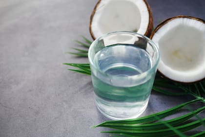 La bebida viral de Tiktok contiene agua de coco y otros ingredientes (Unsplash)