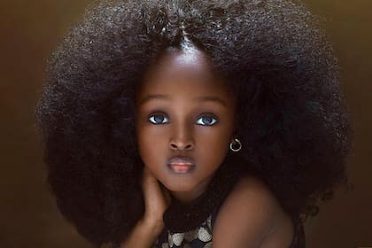 La belleza singular de esta niña despierta admiración en Instagram