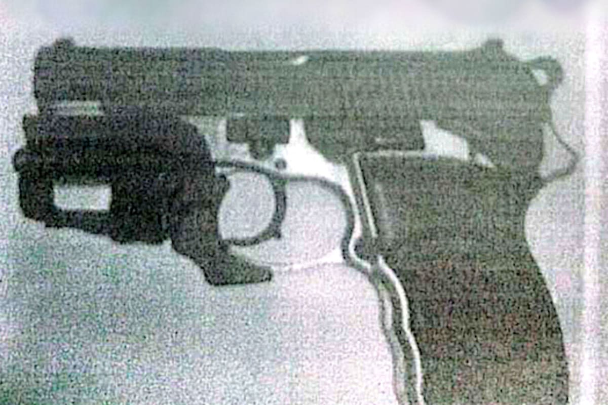 La Bersa 9 milímetros con mira láser usada por un adolescente de 17 para asaltar a una familia que iba a La Salada