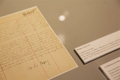 “La biblioteca de Babel” es parte de una muestra