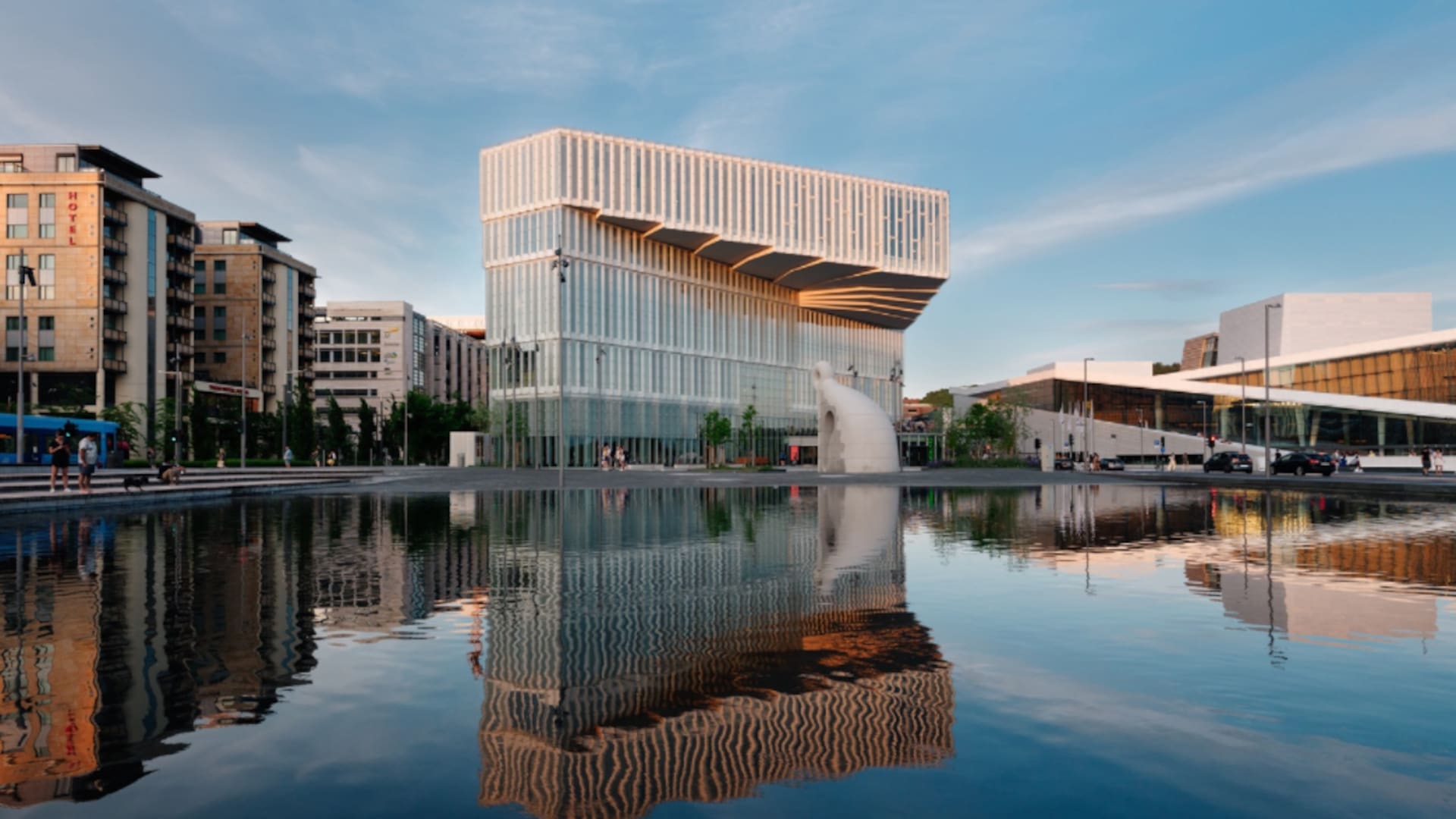La Biblioteca Deichman en Oslo fue elegida como la mejor biblioteca pública de 2021; algunas de las razones están a la vista