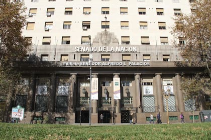 La Biblioteca del Congreso de la Nación está ubicada frente a la Plaza Congreso