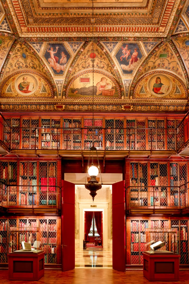 La biblioteca es la sala principal, también conocida como Sala Este.