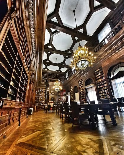 La Biblioteca Esteban Echeverría es una de las perlas ocultas de Buenos Aires que recuerdan a la biblioteca famosa que apareción en Harry Potter y la piedra filosofal