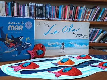 La biblioteca popular Sarmiento, en pleno centro de Bariloche, ofrece “Cuentos que suenan a mar”, pensada para chicos de todas las edades, incluidos bebés.