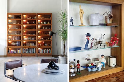 La biblioteca Thomson iluminada con focos de heladera tiene tesoritos, como las miniaturas de clásicos modernos y hasta un Playmobil de cirujano-dentista, como el dueño de casa. Buen humor.