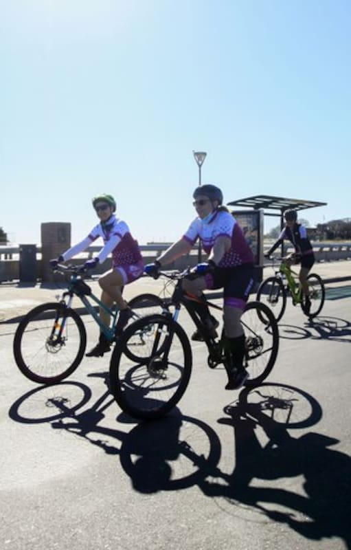 La bicicleta se impone como medio de transporte y quienes la utilizan comienzan a unirse en torno a diversas iniciativas